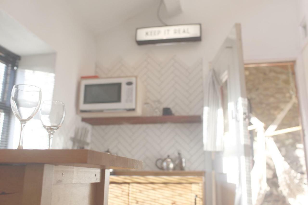 The Cupboard Apartment Armoy Bagian luar foto
