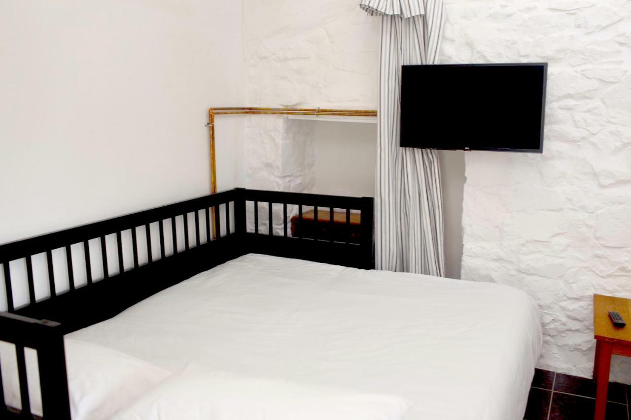 The Cupboard Apartment Armoy Bagian luar foto